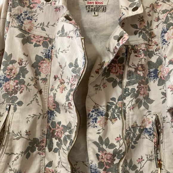 🔶Bundle 3 for 25🔶 Floral jacket - Picture 2 of 5